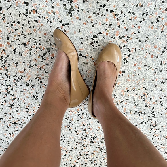 Tory Burch low heel. Size 8 - Picture 2 of 5